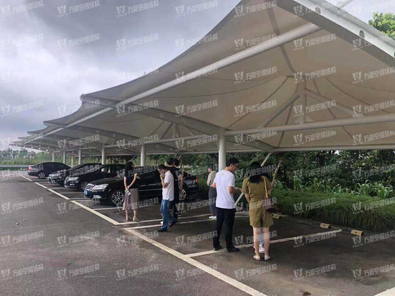 張拉膜車(chē)棚造價(jià)和哪些因素有關(guān)？降低張拉膜車(chē)棚造價(jià)的方法有哪些？