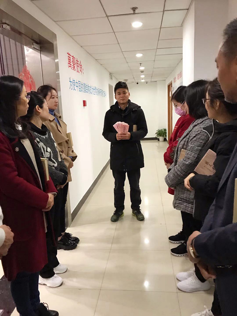 萬(wàn)豪空間結(jié)構(gòu)福利:給辛勤付出的優(yōu)秀員工現(xiàn)金獎(jiǎng)勵(lì) 萬(wàn)豪空間結(jié)構(gòu)福利:給辛勤付出的優(yōu)秀員工現(xiàn)金獎(jiǎng)勵(lì)