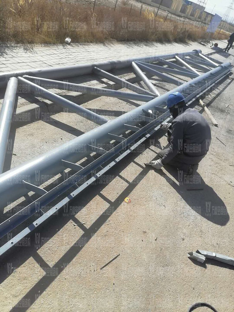 格爾木工業(yè)園污水池異型鋼結(jié)構(gòu)項(xiàng)目 格爾木工業(yè)園污水池異型鋼結(jié)構(gòu)項(xiàng)目