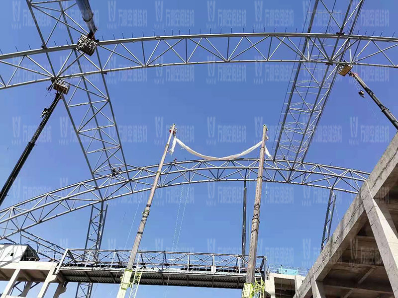 內(nèi)蒙能源長城五礦選煤廠鋼骨架膜棚建設(shè)項(xiàng)目進(jìn)入膜結(jié)構(gòu)安裝階段 內(nèi)蒙能源長城五礦選煤廠鋼骨架膜棚建設(shè)項(xiàng)目進(jìn)入膜結(jié)構(gòu)安裝階段