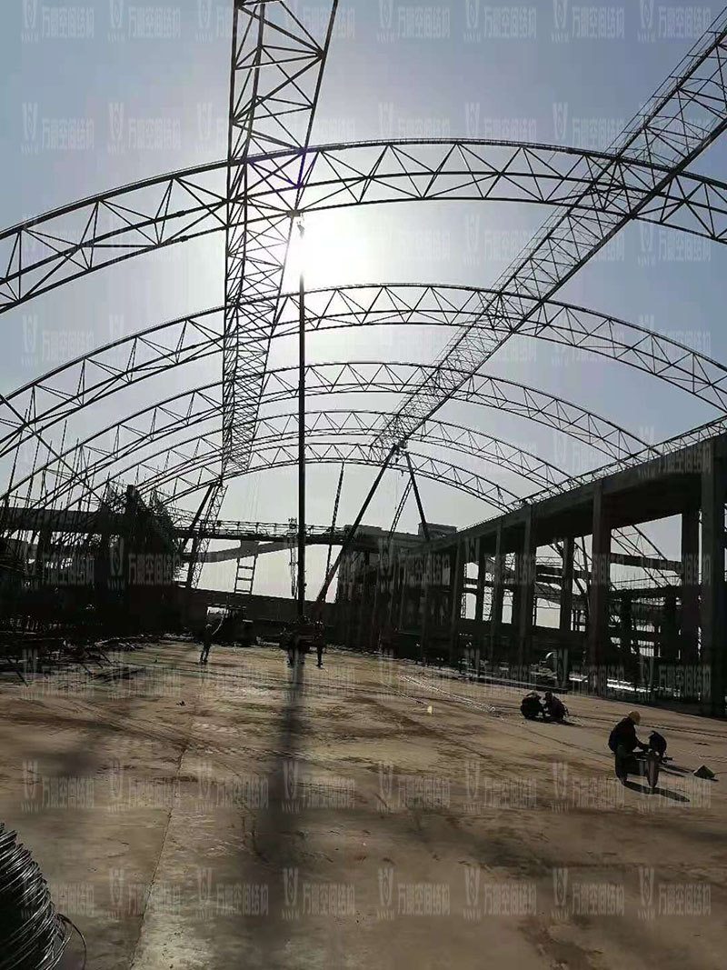 內(nèi)蒙能源長城五礦選煤廠鋼骨架膜棚建設(shè)項(xiàng)目進(jìn)入膜結(jié)構(gòu)安裝階段 內(nèi)蒙能源長城五礦選煤廠鋼骨架膜棚建設(shè)項(xiàng)目進(jìn)入膜結(jié)構(gòu)安裝階段