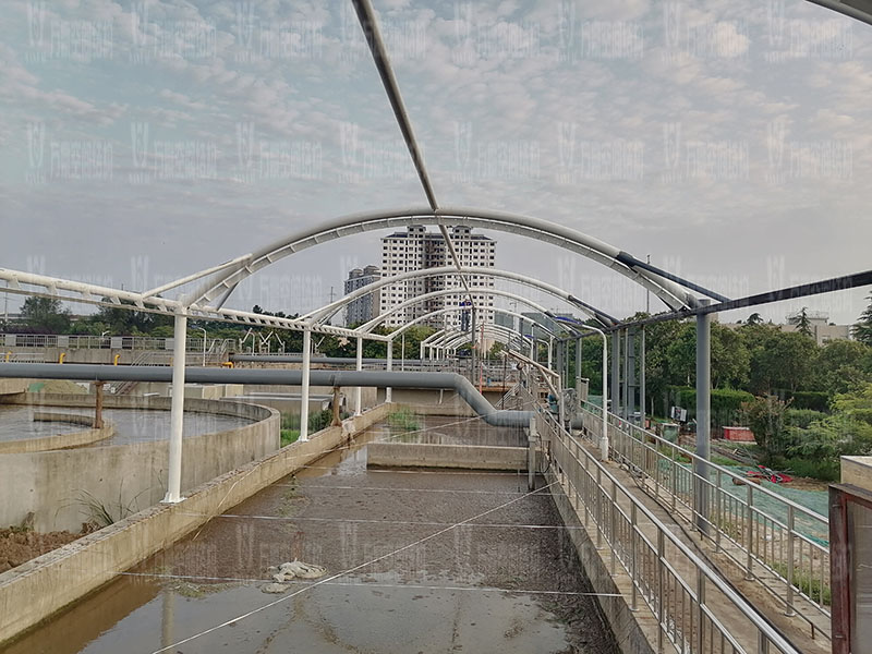 亳州市污水處理廠一期氧化溝密封升級改造工程施工中 亳州市污水處理廠一期氧化溝密封升級改造工程施工中