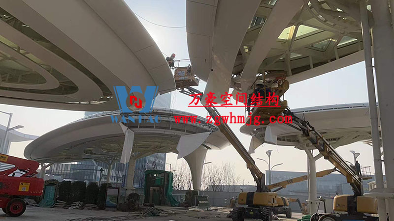 張家港高鐵站前復雜結構“蝴蝶再現(xiàn)”即將圓滿竣工 張家港高鐵站前復雜結構“蝴蝶再現(xiàn)”即將圓滿竣工