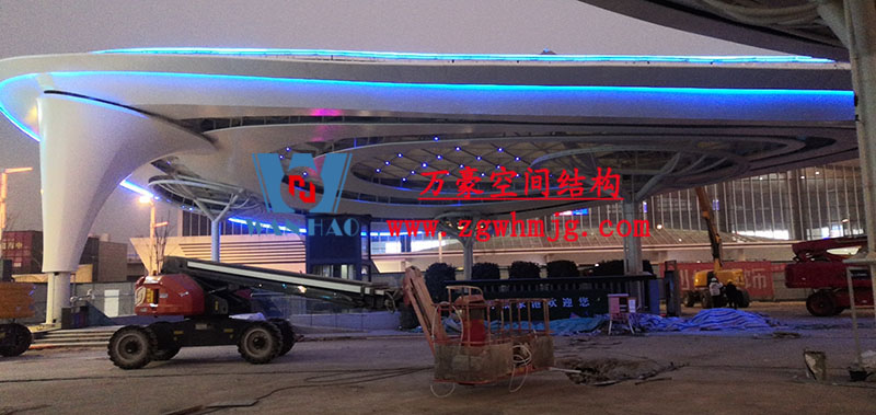 張家港高鐵站前復雜結構“蝴蝶再現(xiàn)”即將圓滿竣工 張家港高鐵站前復雜結構“蝴蝶再現(xiàn)”即將圓滿竣工