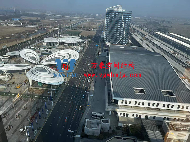 張家港高鐵站前復雜結構“蝴蝶再現(xiàn)”即將圓滿竣工 張家港高鐵站前復雜結構“蝴蝶再現(xiàn)”即將圓滿竣工