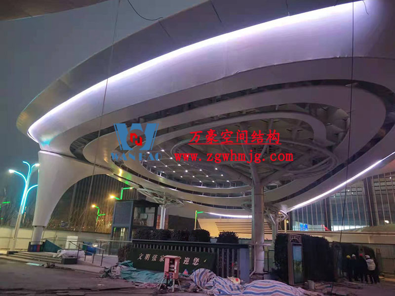 張家港高鐵站前復雜結構“蝴蝶再現(xiàn)”即將圓滿竣工 張家港高鐵站前復雜結構“蝴蝶再現(xiàn)”即將圓滿竣工