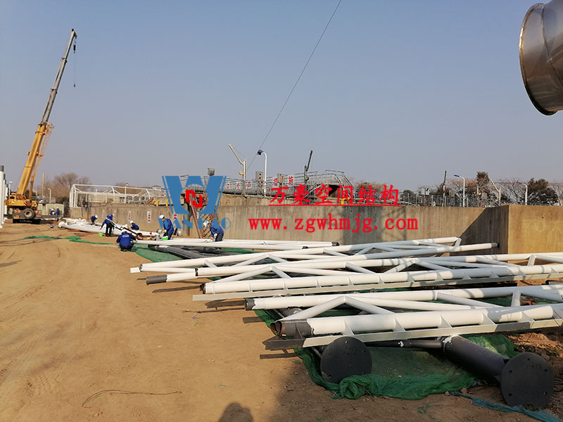 亳州市污水處理廠一期氧化溝密封升級(jí)改造工程南區(qū)氧化溝立柱已安裝完畢 亳州市污水處理廠一期氧化溝密封升級(jí)改造工程南區(qū)氧化溝立柱已安裝完畢