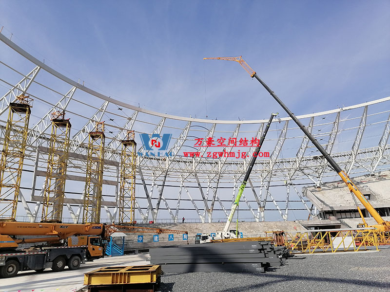 襄陽(yáng)奧體中心膜結(jié)構(gòu)工程火熱施工中 襄陽(yáng)奧體中心膜結(jié)構(gòu)工程火熱施工中