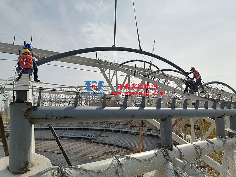 襄陽(yáng)奧體中心膜結(jié)構(gòu)工程火熱施工中 襄陽(yáng)奧體中心膜結(jié)構(gòu)工程火熱施工中