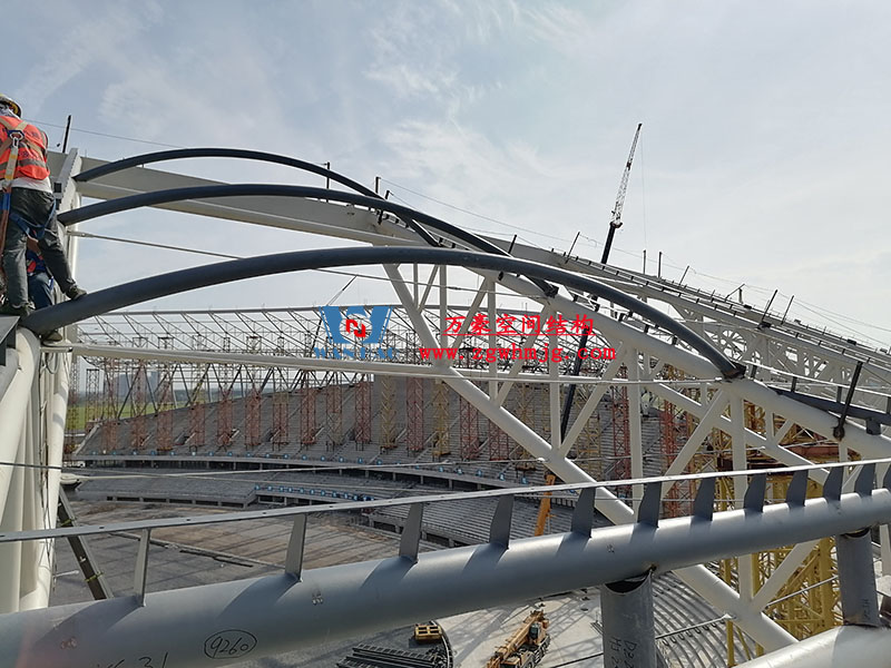 襄陽(yáng)奧體中心膜結(jié)構(gòu)工程火熱施工中 襄陽(yáng)奧體中心膜結(jié)構(gòu)工程火熱施工中