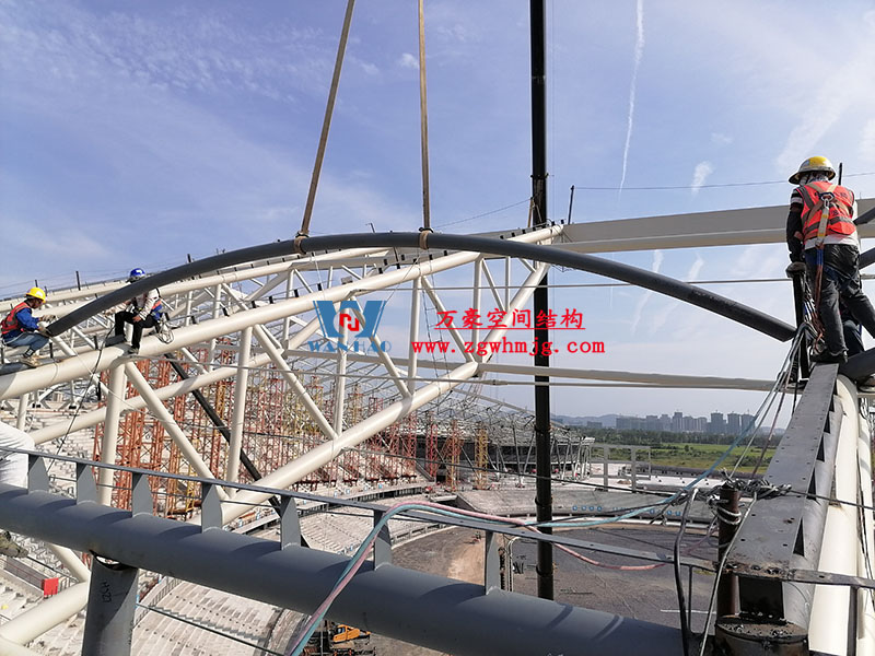 襄陽(yáng)奧體中心膜結(jié)構(gòu)工程火熱施工中 襄陽(yáng)奧體中心膜結(jié)構(gòu)工程火熱施工中