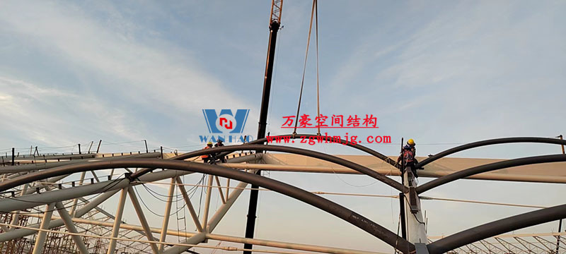 襄陽(yáng)奧體中心膜結(jié)構(gòu)工程火熱施工中 襄陽(yáng)奧體中心膜結(jié)構(gòu)工程火熱施工中