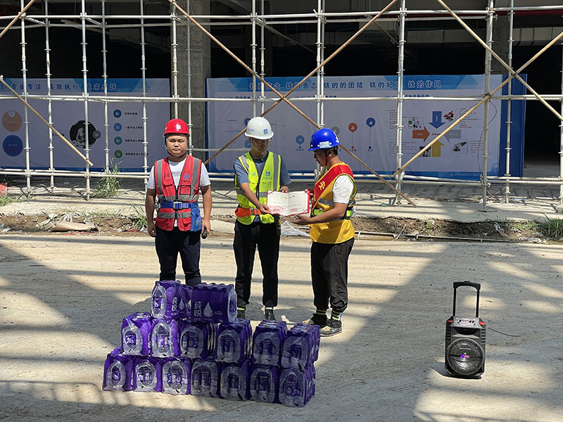 祝賀我司員工榮獲中建八局7月行為安全之星證書(shū) 祝賀我司員工榮獲中建八局7月行為安全之星證書(shū)