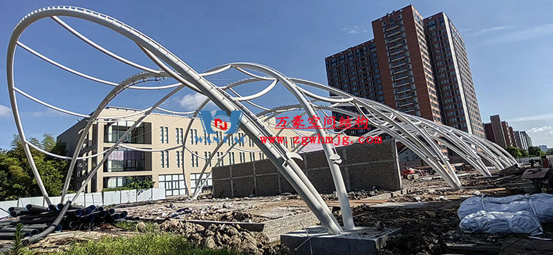 寧波諾丁漢大學(xué)室外運動場地改擴建項目膜結(jié)構(gòu)工程鋼結(jié)構(gòu)已完成 寧波諾丁漢大學(xué)室外運動場地改擴建項目膜結(jié)構(gòu)工程鋼結(jié)構(gòu)已完成