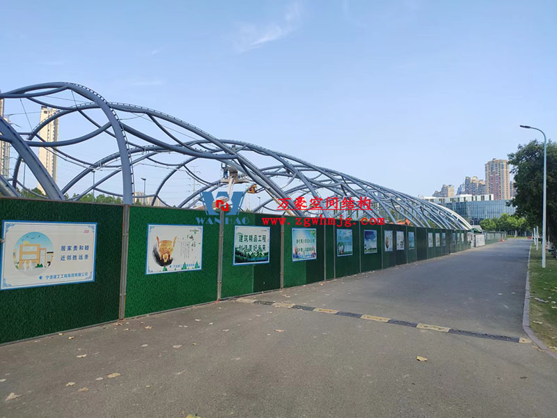 寧波諾丁漢大學(xué)室外運動場地改擴建項目膜結(jié)構(gòu)工程鋼結(jié)構(gòu)已完成 寧波諾丁漢大學(xué)室外運動場地改擴建項目膜結(jié)構(gòu)工程鋼結(jié)構(gòu)已完成