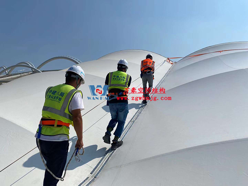襄陽(yáng)奧體中心膜結(jié)構(gòu)工程膜結(jié)構(gòu)安裝中