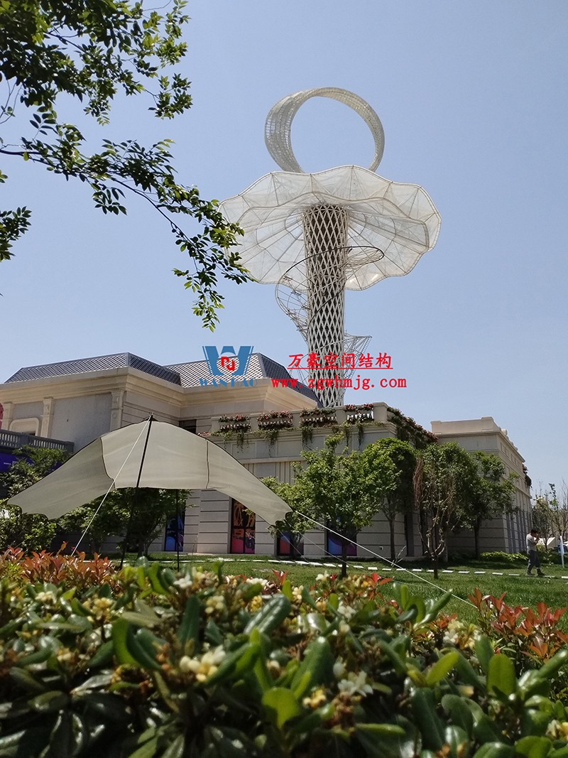 身姿輕盈，造型優(yōu)美的膜結(jié)構(gòu)建筑