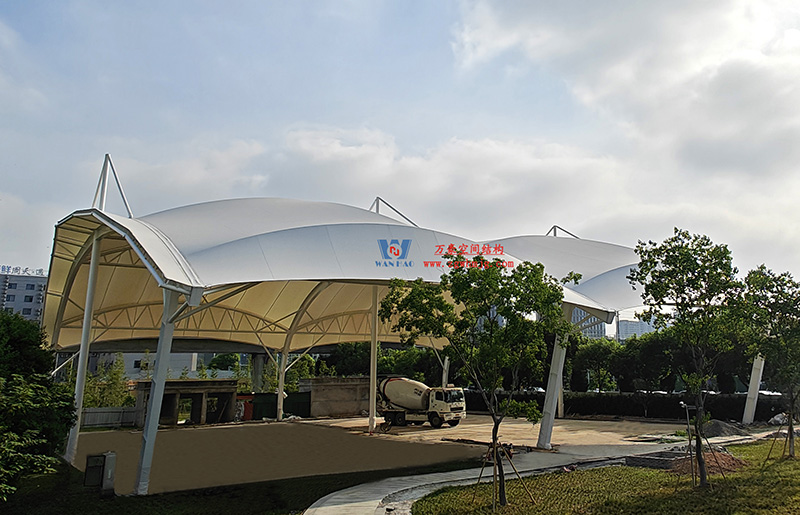 溫州惠民路西側(cè)綠地球場鋼膜結(jié)構工程完工