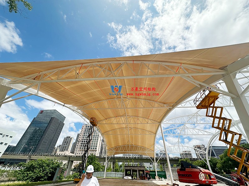 溫州惠民路西側(cè)綠地球場鋼膜結(jié)構工程完工