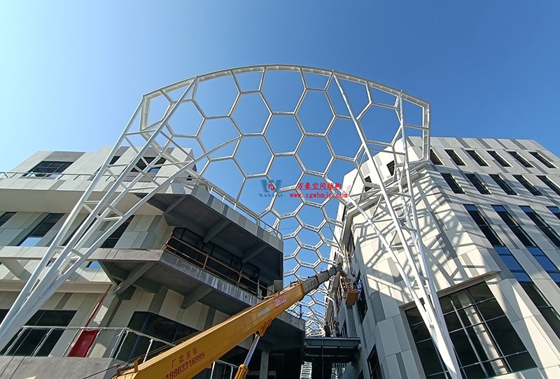 建筑藝術(shù)中鋼結(jié)構(gòu)的力學美感表達 建筑藝術(shù)中鋼結(jié)構(gòu)的力學美感表達