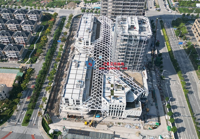 嘉興長(zhǎng)安里ETFE氣枕鋼膜結(jié)構(gòu)頂棚工程 嘉興長(zhǎng)安里ETFE氣枕鋼膜結(jié)構(gòu)頂棚工程