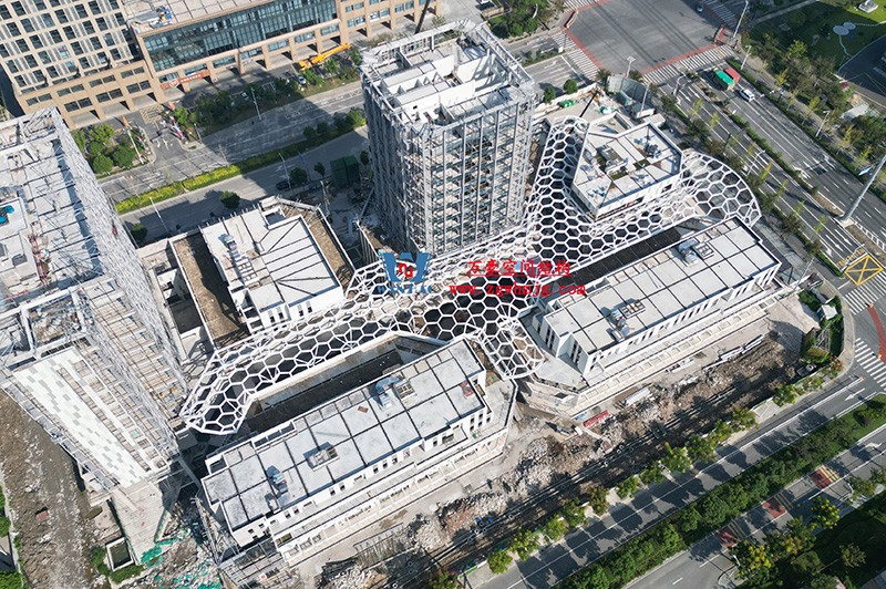 嘉興長(zhǎng)安里ETFE氣枕鋼膜結(jié)構(gòu)頂棚工程 嘉興長(zhǎng)安里ETFE氣枕鋼膜結(jié)構(gòu)頂棚工程