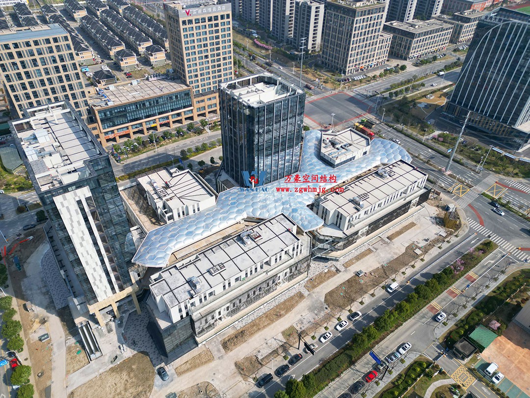 已完工，這個(gè)ETFE氣枕商業(yè)天幕閃亮登場(chǎng)！