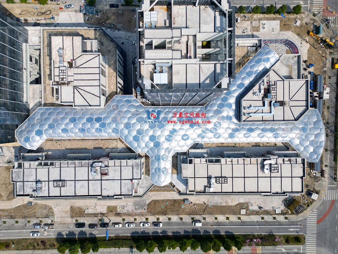 已完工，這個(gè)ETFE氣枕商業(yè)天幕閃亮登場(chǎng)！