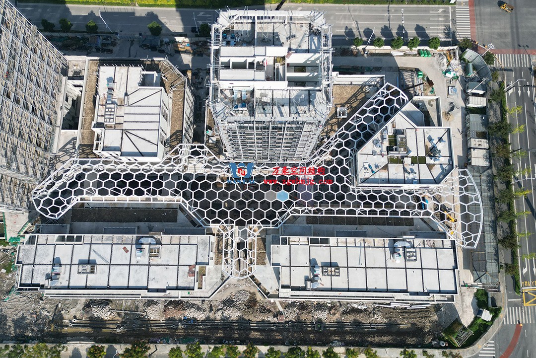 已完工，這個(gè)ETFE氣枕商業(yè)天幕閃亮登場(chǎng)！