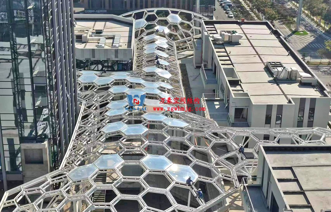 已完工，這個(gè)ETFE氣枕商業(yè)天幕閃亮登場(chǎng)！