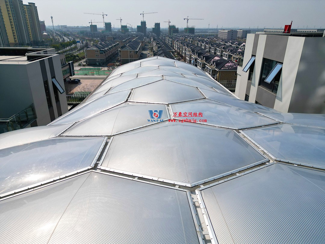 已完工，這個(gè)ETFE氣枕商業(yè)天幕閃亮登場(chǎng)！
