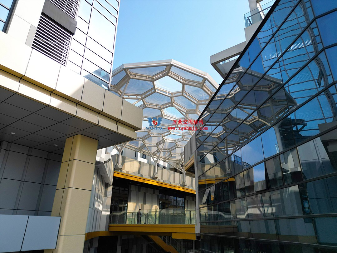 已完工，這個(gè)ETFE氣枕商業(yè)天幕閃亮登場(chǎng)！