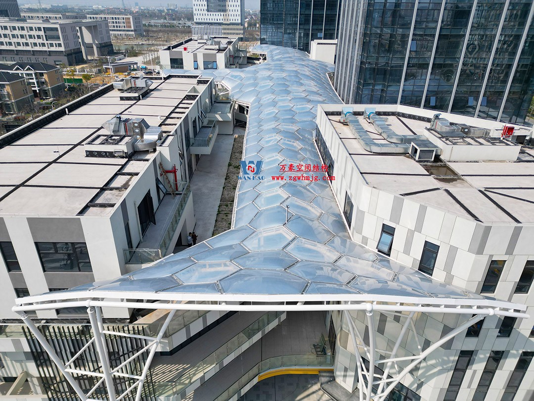 已完工，這個(gè)ETFE氣枕商業(yè)天幕閃亮登場(chǎng)！
