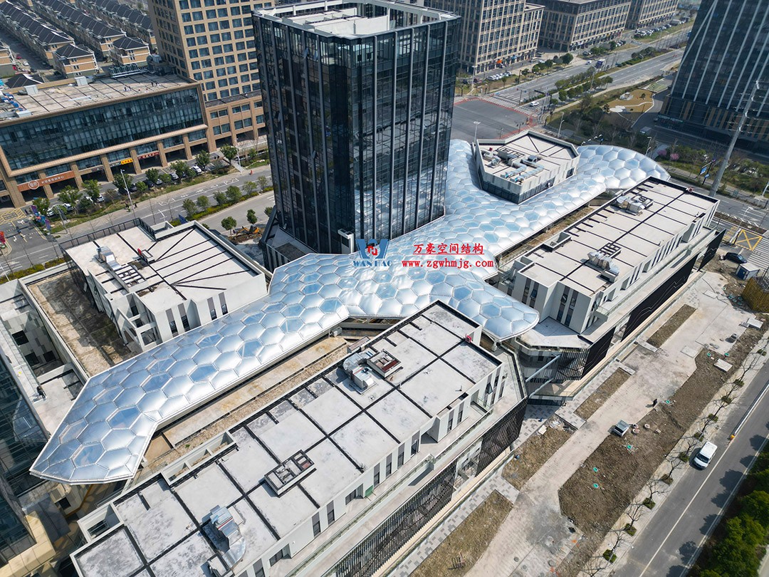 已完工，這個(gè)ETFE氣枕商業(yè)天幕閃亮登場(chǎng)！