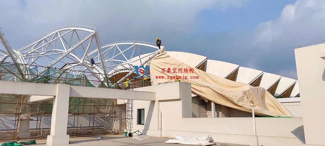 施工加速，這個PTFE膜結(jié)構(gòu)天幕即將完工！