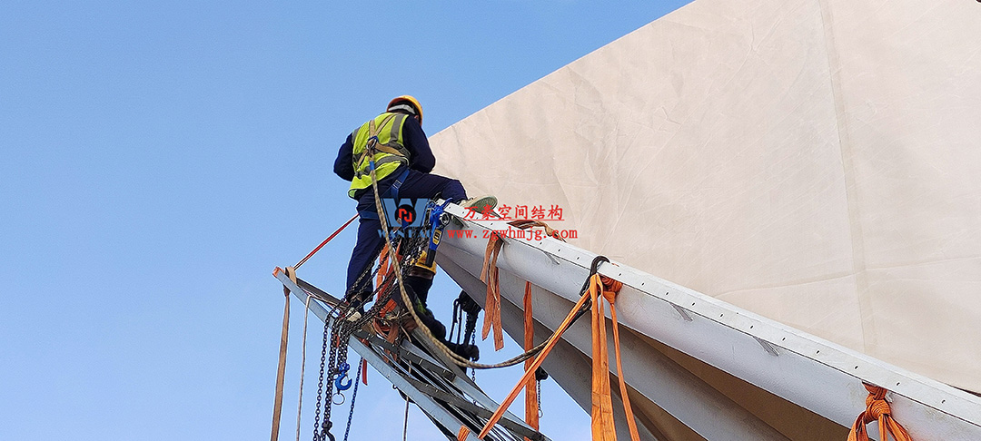 施工加速，這個PTFE膜結(jié)構(gòu)天幕即將完工！