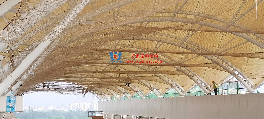 施工加速，這個PTFE膜結(jié)構(gòu)天幕即將完工！
