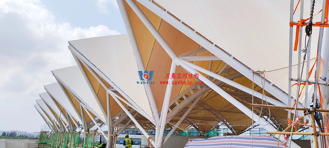 施工加速，這個PTFE膜結(jié)構(gòu)天幕即將完工！