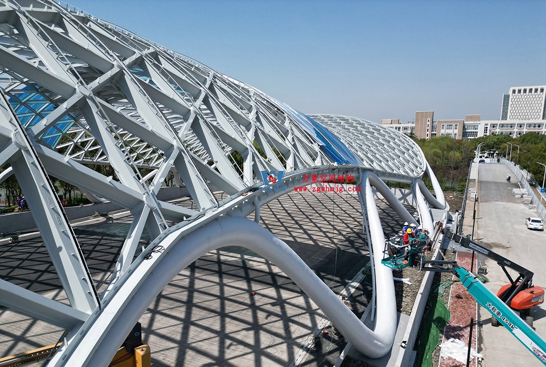 上海工程技術(shù)大學(xué)松江校區(qū)風(fēng)雨操場ETFE膜結(jié)構(gòu)項(xiàng)目