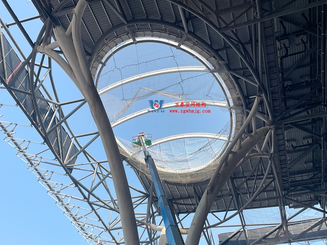 提檔提速，ETFE氣枕膜結(jié)構(gòu)天窗正在火熱施工安裝中