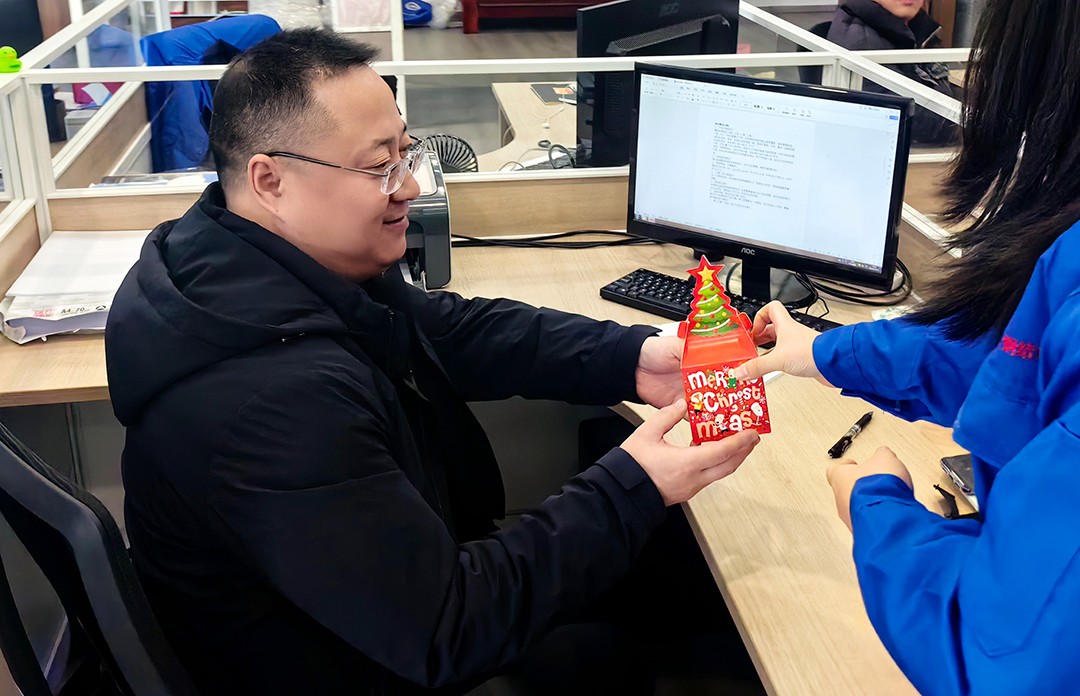 關(guān)愛(ài)員工，愛(ài)在萬(wàn)豪|暖心平安夜，傳遞“蘋(píng)”安幸福