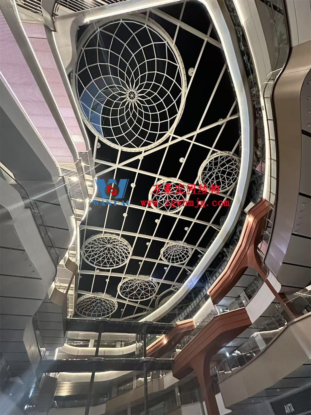 廣州從化鳳凰新天地商業(yè)街天幕項目:ETFE PTFE膜結(jié)構(gòu)打造城市靈動 廣州從化鳳凰新天地商業(yè)街天幕項目:ETFE PTFE膜結(jié)構(gòu)打造城市靈動