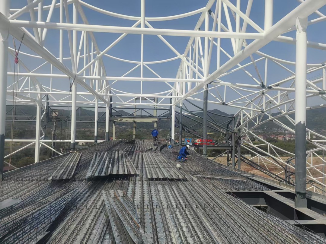 比亞迪紹興嵊州賽車場干拔沙坡觀景平臺鋼結(jié)構(gòu)項(xiàng)目 比亞迪紹興嵊州賽車場干拔沙坡觀景平臺鋼結(jié)構(gòu)項(xiàng)目