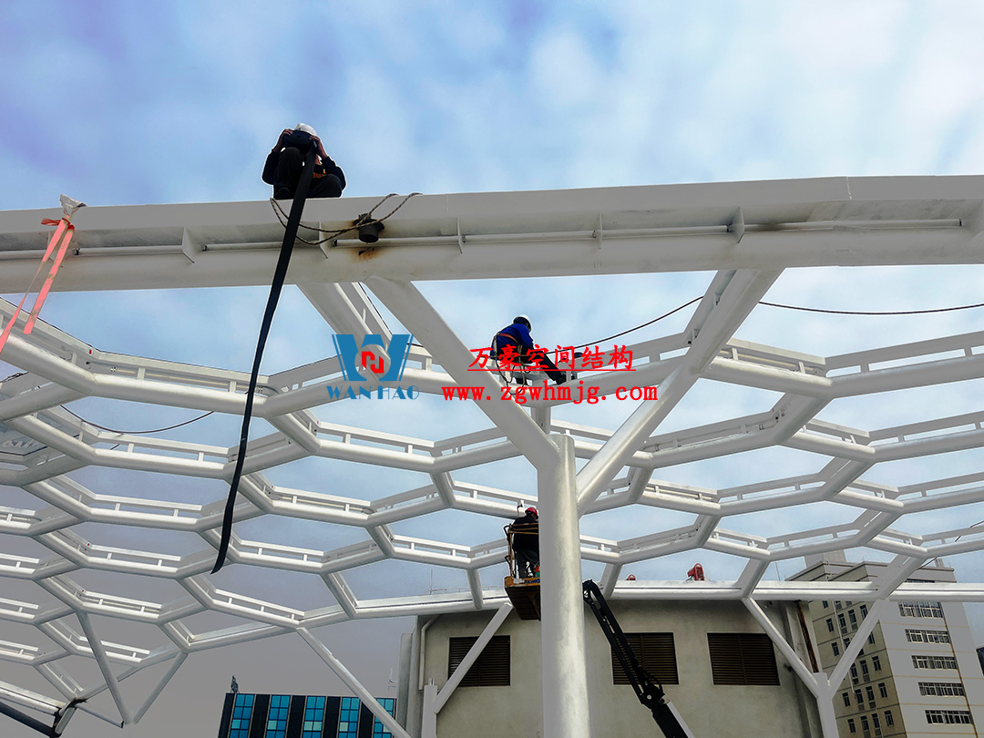 廣州茂名總匯天街商業(yè)街鋼結(jié)構(gòu)工程 廣州茂名總匯天街商業(yè)街鋼結(jié)構(gòu)工程