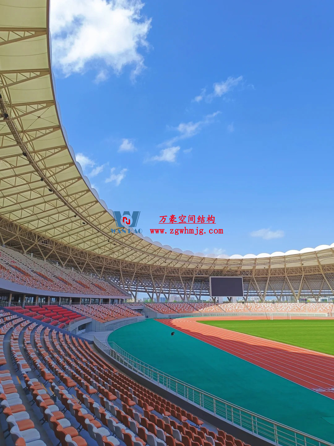 膜結(jié)構(gòu)體育場(chǎng)屋面安裝全解析：從技術(shù)要點(diǎn)到經(jīng)典案例