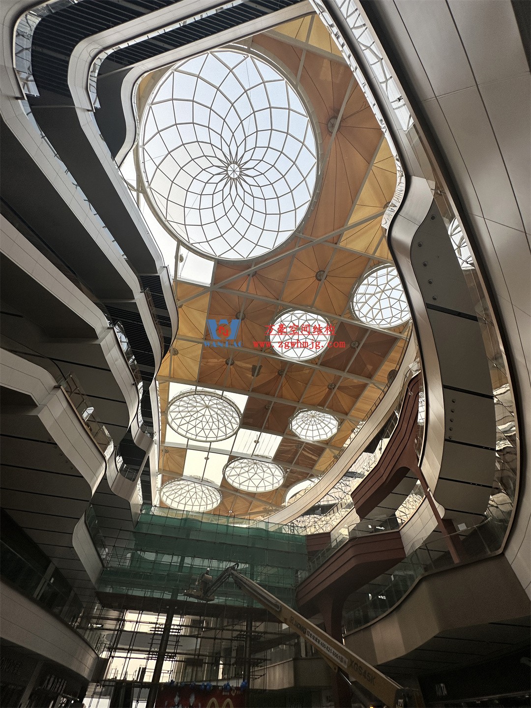 探索膜結(jié)構(gòu)在商業(yè)街區(qū)穹頂?shù)纳衿鎽?yīng)用