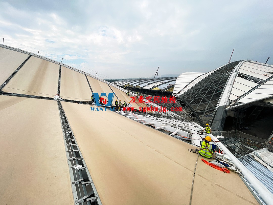 鄭州中原高鐵港數(shù)字展貿(mào)城ETFE膜結(jié)構(gòu) PTFE膜結(jié)構(gòu)項目