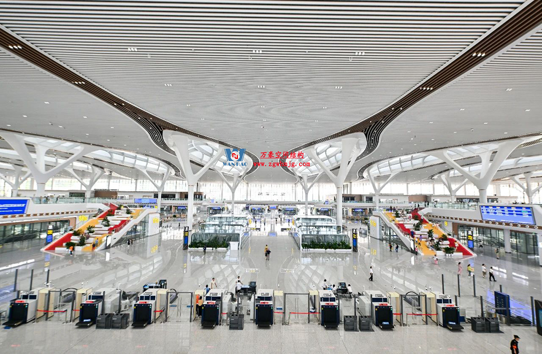 重慶東站:揭開(kāi)“西部高鐵新地標(biāo)”神秘面紗 重慶東站:揭開(kāi)“西部高鐵新地標(biāo)”神秘面紗