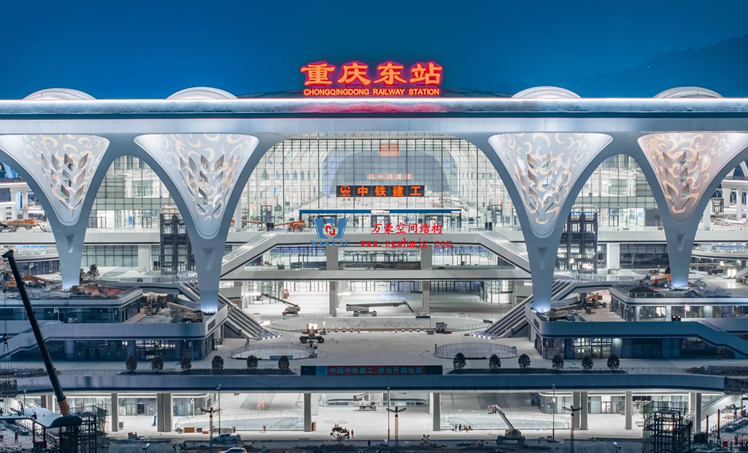 重慶東站:揭開(kāi)“西部高鐵新地標(biāo)”神秘面紗 重慶東站:揭開(kāi)“西部高鐵新地標(biāo)”神秘面紗