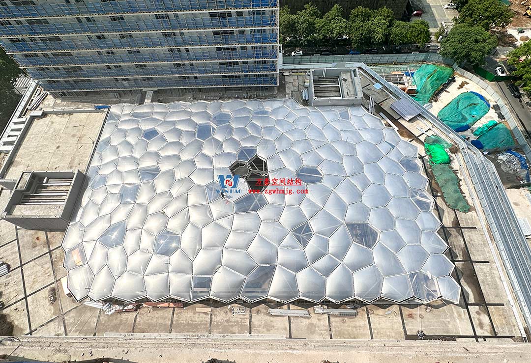 安吉云安里ETFE氣枕商業(yè)天幕圓滿完工
